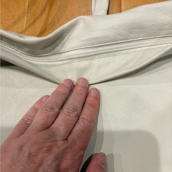 Giani Bernini Italy leather bag off white ivory messenger - Picture 3 of 8